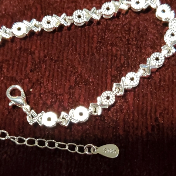NEW XO BRACELET - Picture 2 of 4